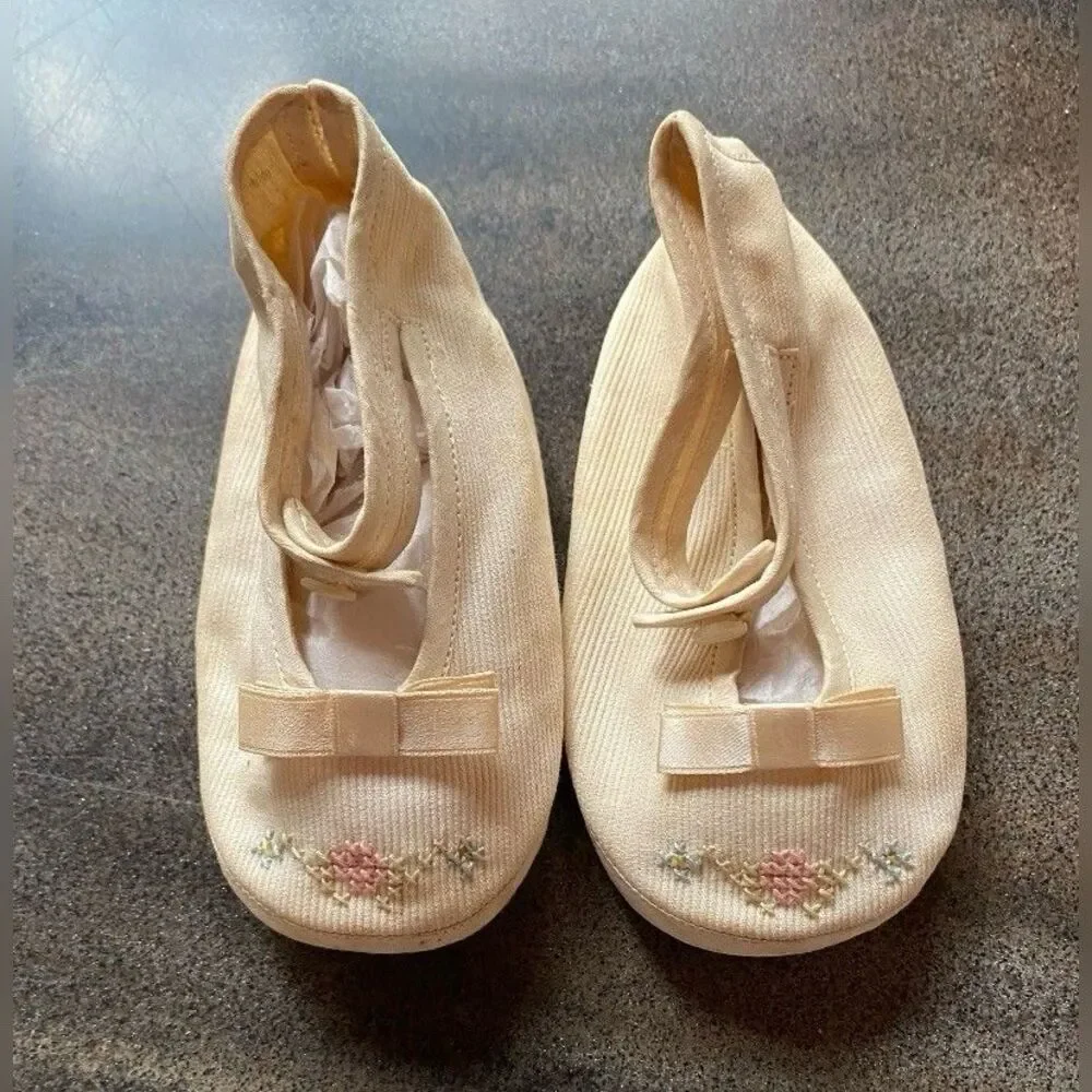 Vintage Baby Girl Shoes Cream Corduroy Button Bows Embroidered 5”